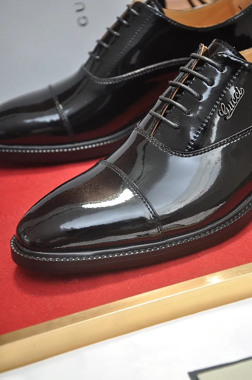 Men's shoes💰500💶Italy's top luxury men's shoe giant (GUCCI) (Gucci) (full cowhide lining) new arrival🍃Original European style🔰 Pleasant to the eye😍In order to make the shoes more durable and non-deformable🌀The production continues to follow traditional methods but there is still no lack of innovation💪Choose original sheepskin for the leather♻️ Smooth and natural And extra bright ⭐Made of imported cowhide, the first choice of rich people 38-45 (45 customized)